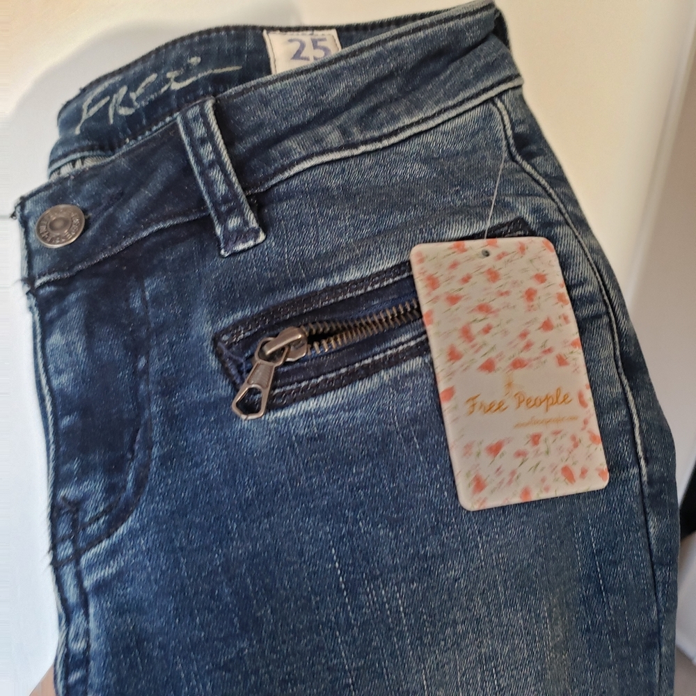 New, Free People, Size 25, Blue Jeans. - Picture 13 of 14